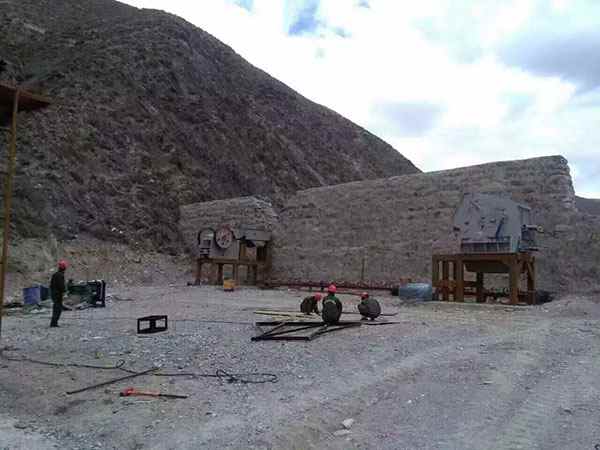 四川挖机重锤破碎机站的应用