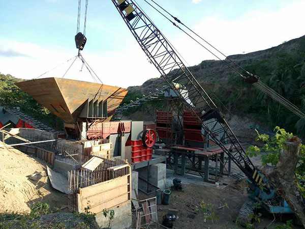 内蒙古矿山重锤破碎机图纸