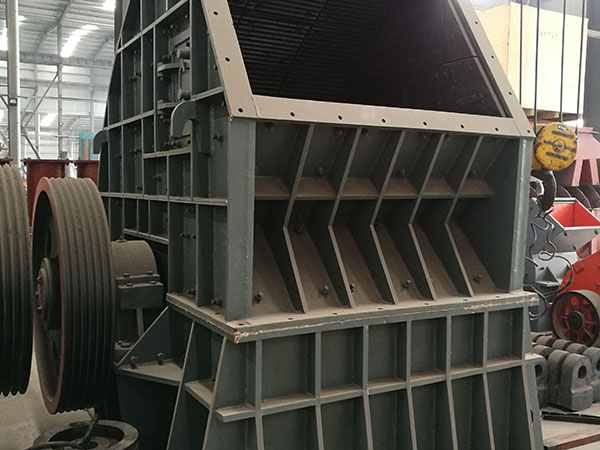 广西无尘重锤破碎机设计案例